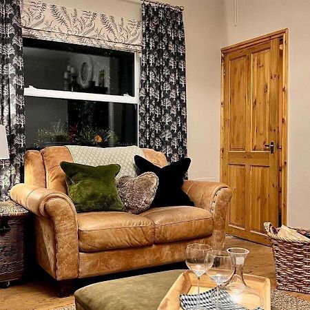 6 - Central Location - Entire House - Free Parking Merthyr Tydfil Dış mekan fotoğraf