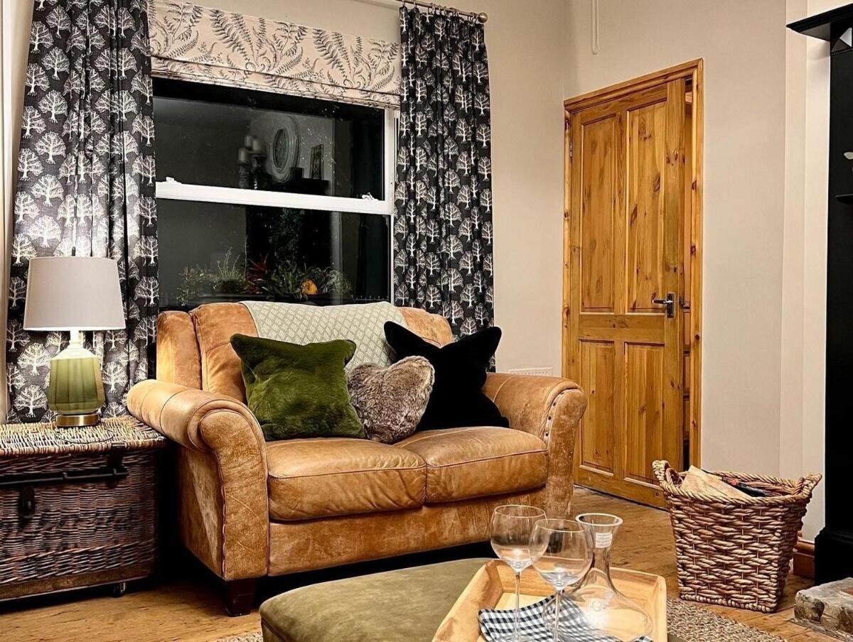 6 - Central Location - Entire House - Free Parking Merthyr Tydfil Dış mekan fotoğraf